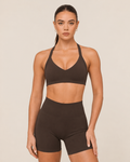 Sujetador deportivo halter color marrón con escote en V